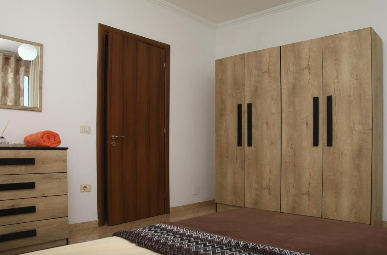 Beautiful Apartment At Port Side! Дуррес Екстер'єр фото