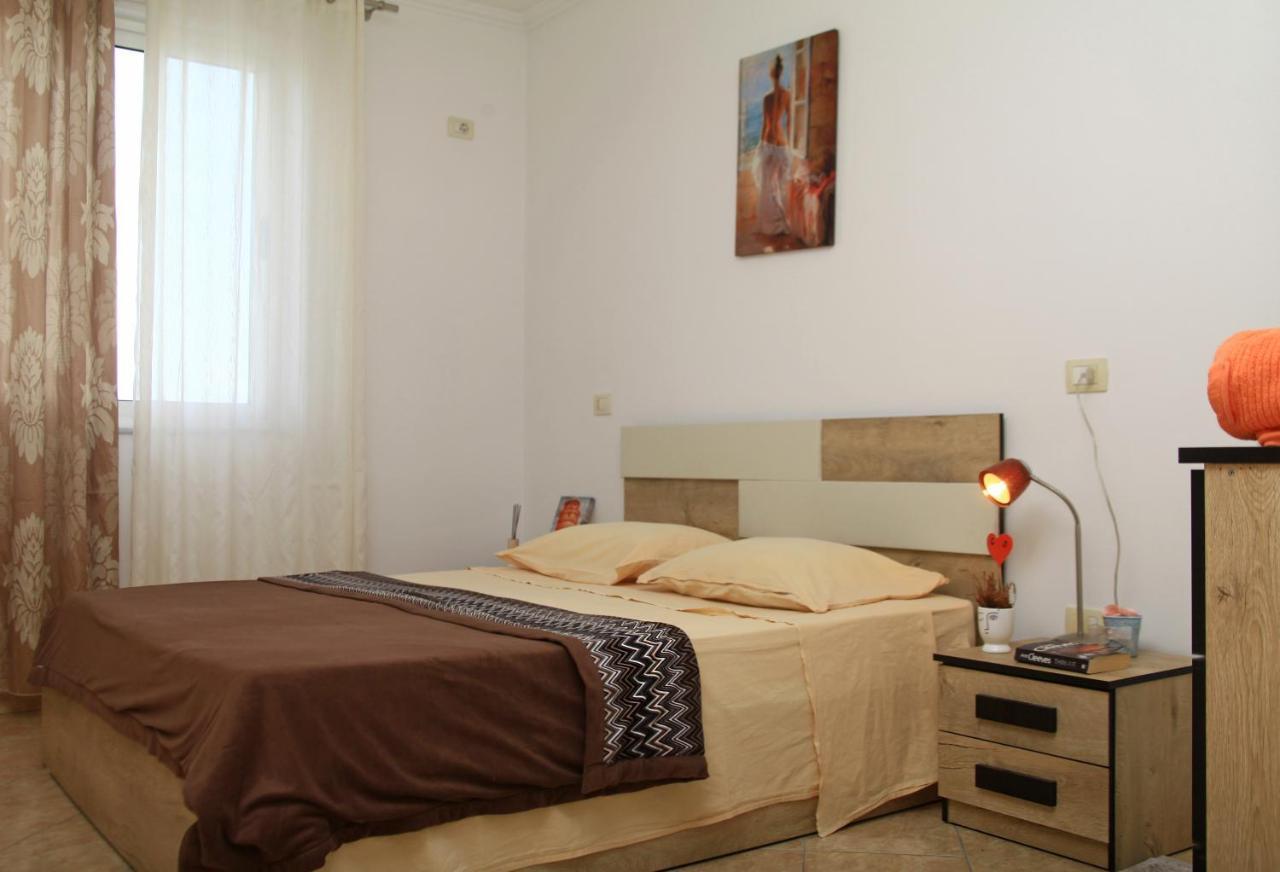 Beautiful Apartment At Port Side! Дуррес Екстер'єр фото